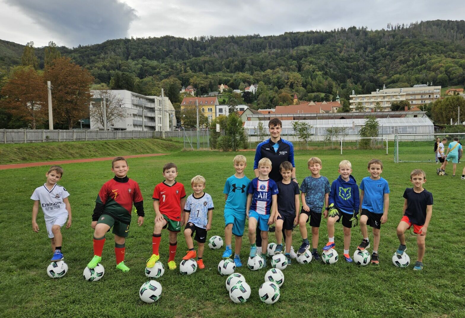 Mehr über den Artikel erfahren Neue Bälle für das Fußballtraining